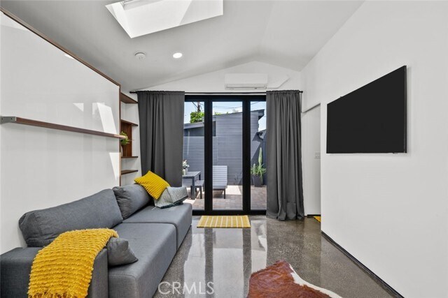 Foto principal - 310 W Elm Ave