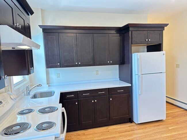 Building Photo - 104-106 Lewis St