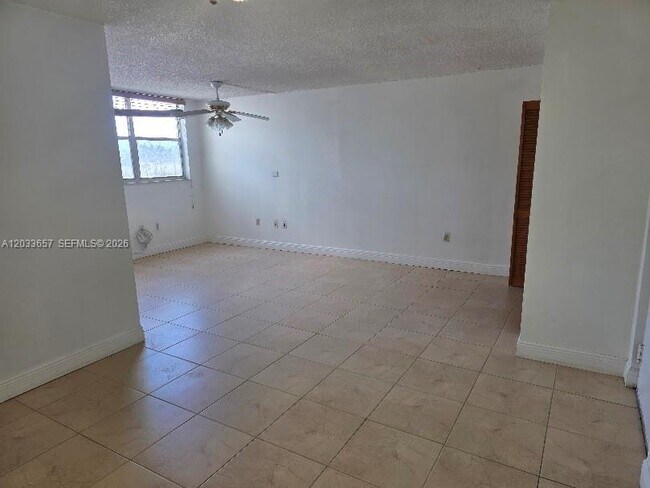 Foto del edificio - 9411 SW 4th St