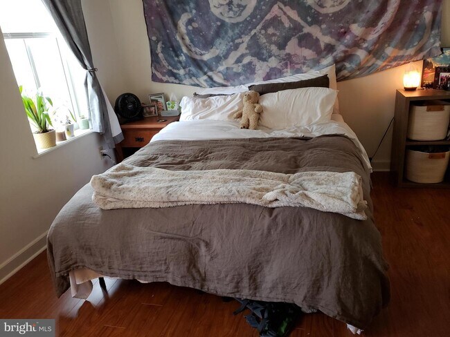 Building Photo - 1507 Spring Garden St