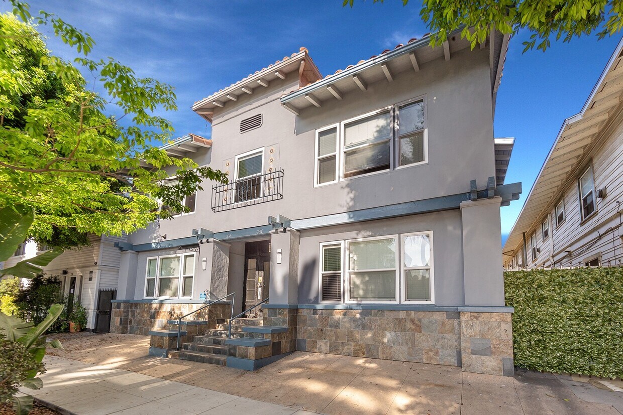 Primary Photo - Beautiful 1b Apartment Located in Downtown...