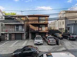 Building Photo - 314 St Pauls Ave