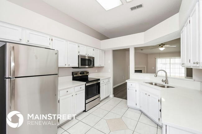 Building Photo - 13006 Staffordshire Dr S