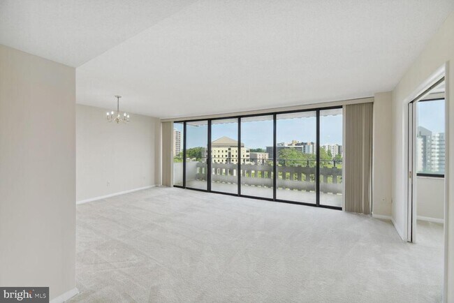 Foto del edificio - 6301 Stevenson Ave