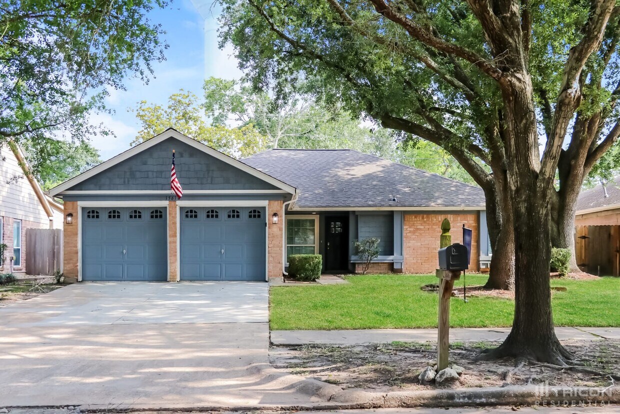 Foto principal - 15614 Fox Springs Dr