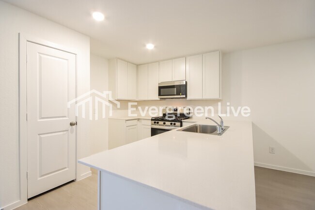 Building Photo - 31428 Moore Rd