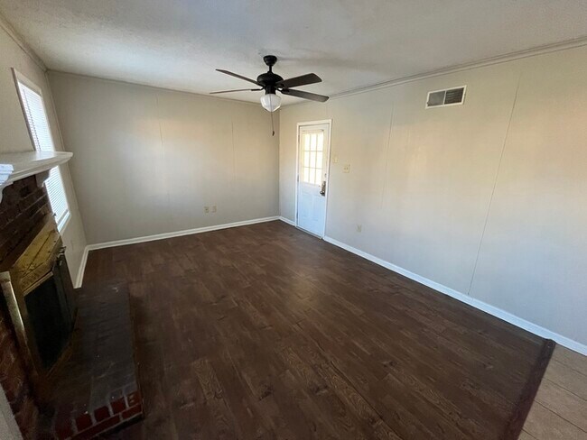 Foto del edificio - 3140 Maple Hill Dr