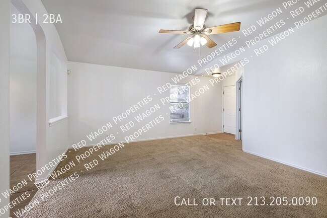 Foto del edificio - 5016 Crestwood Hill Dr