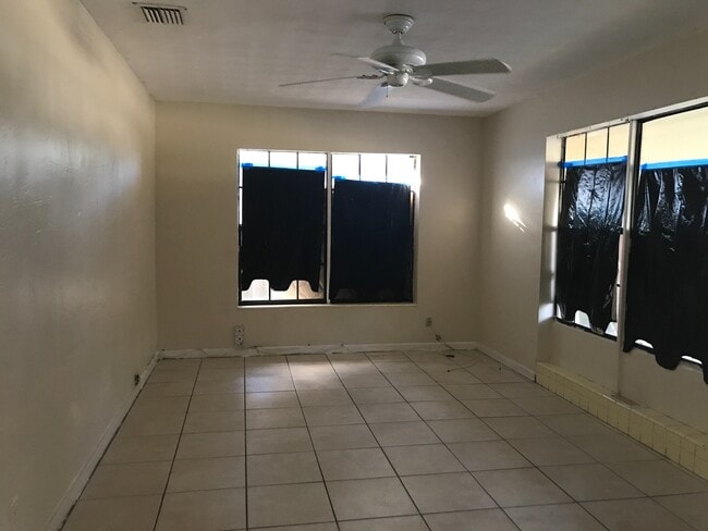 Building Photo - 1640 NW 9th Ave