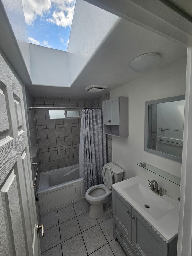 Foto del edificio - 3428 E 32nd Ave