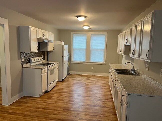 Foto del edificio - Available now. Great, FRESHLY UPDATED 3 BR/2 BA in North Charleston!