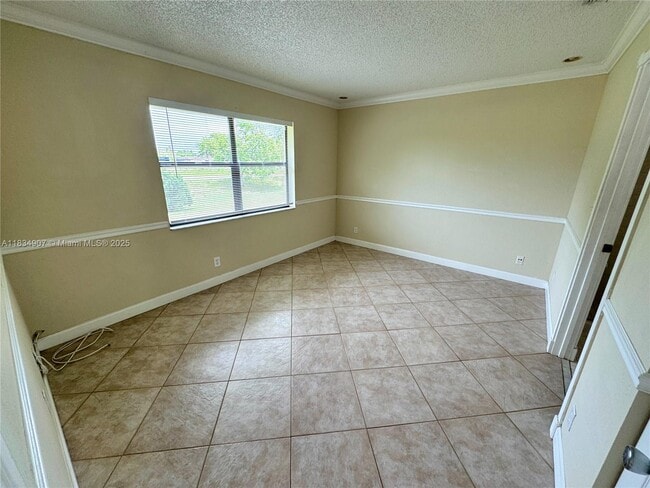 Building Photo - 6633 N Parkway Dr