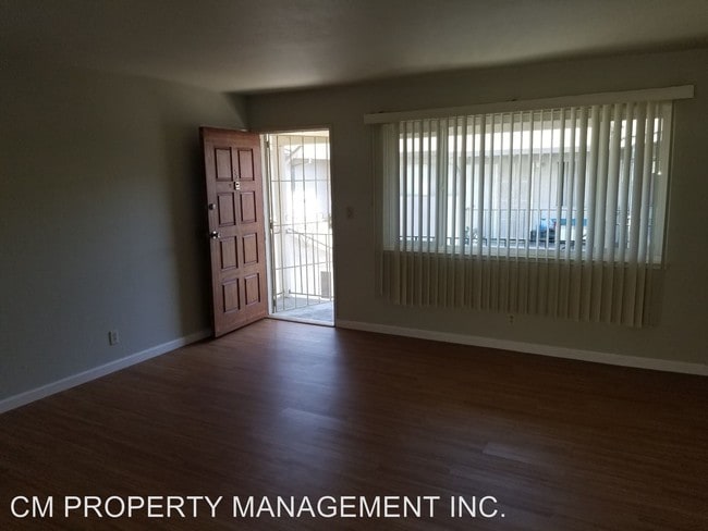 Foto del edificio - 7240 Bark Ln