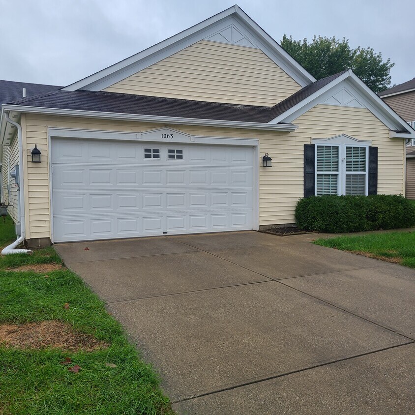 1063 E McClarnon Dr, Greenfield, IN 46140 House for Rent in Greenfield, IN