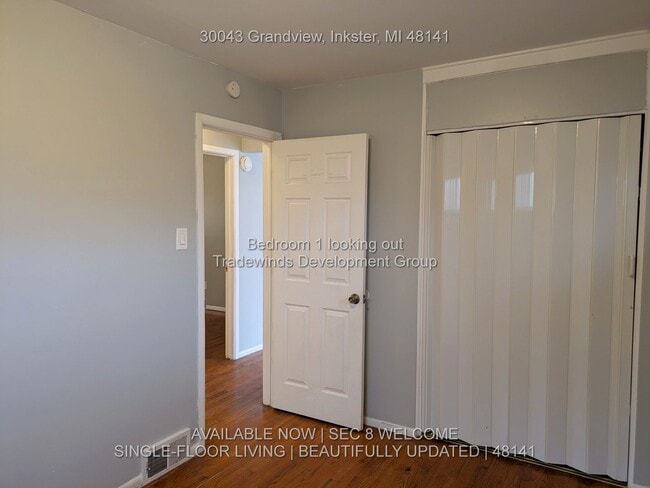 Building Photo - 30043 Grandview St