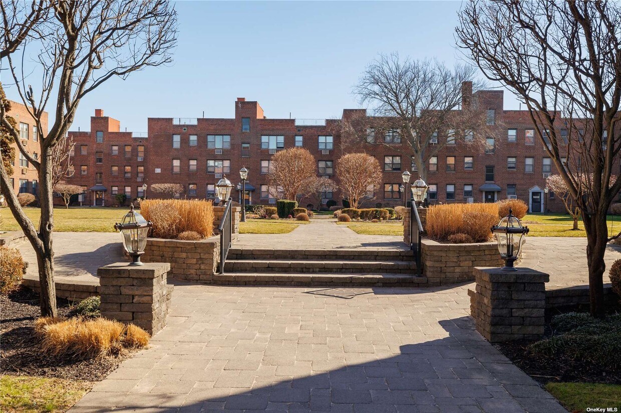 1 Jefferson Ave Unit K11, Rockville Centre, NY 11570 Room for Rent in Rockville Centre, NY