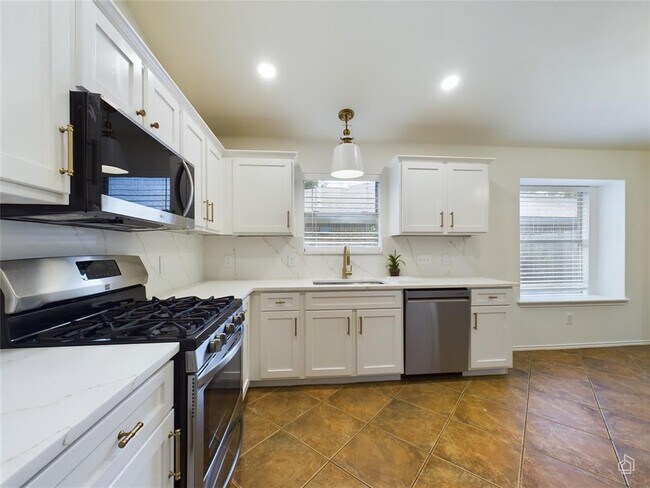 Building Photo - 4439 Bremner Dr