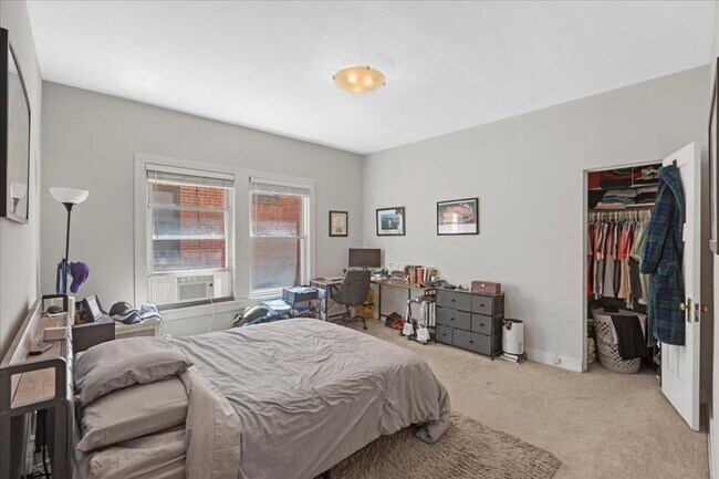 Photo - 2 bedroom in Chicago IL 60657 Apartment