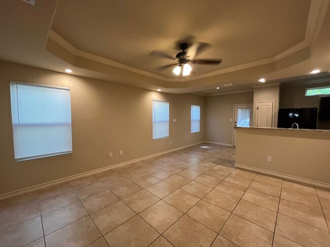 Foto del edificio - 7014 Lakeview Dr.