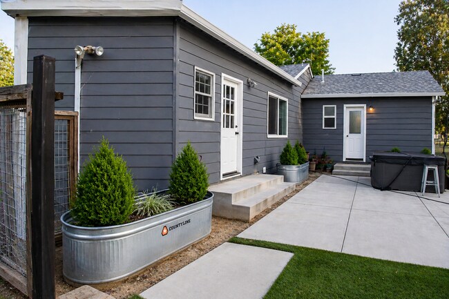 Building Photo - 35600 Lasiandra Ln