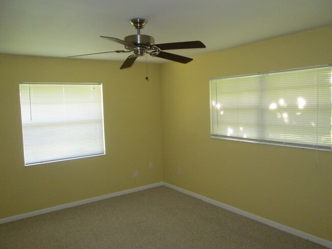 Building Photo - 9105 SW 137th Ter