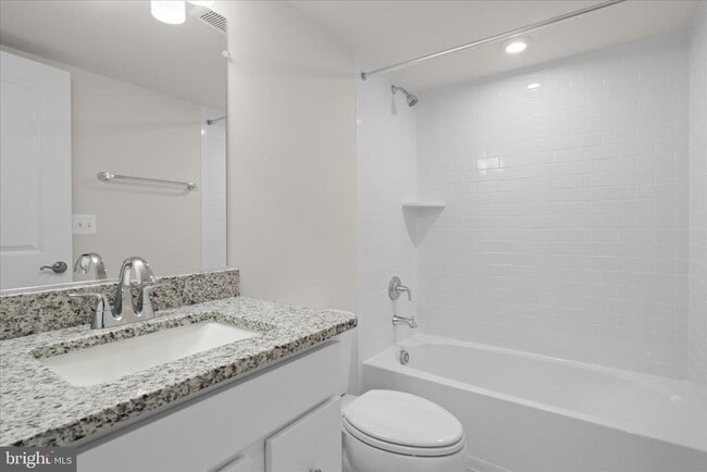 Building Photo - 208 Chianti Ter SE