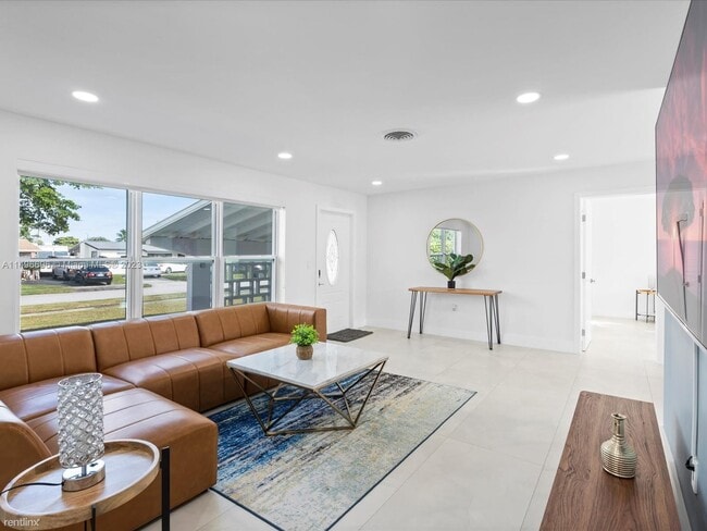Building Photo - 5 br, 3 bath House - 6340 Coolidge St # 0 1