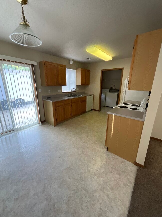 Kitchen - 4609 S Baha Ave