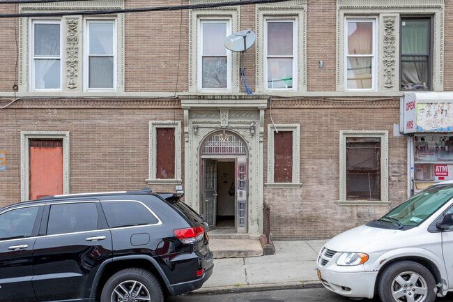 MultiiFamily Entrance - 575 E 139th St