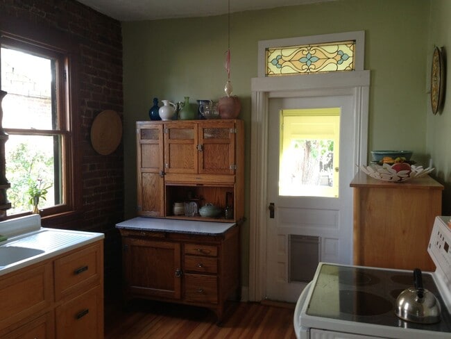 Building Photo - Charming 1905 Brick Bungalow in the Heart of Washington Park West