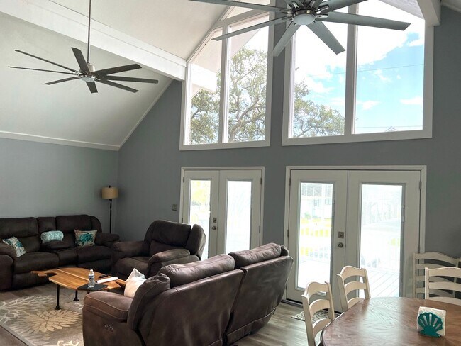 Foto del edificio - Winter Rental  - Furnished, 5 Bedroom Beac...