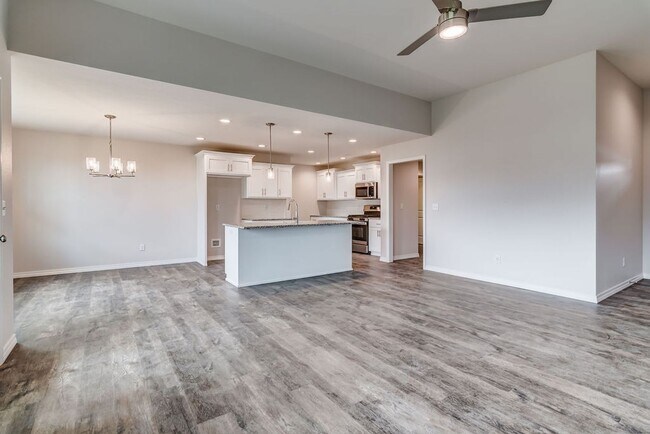 Foto del edificio - Beautiful, one-year-old 3-bedroom, 2-bath ...