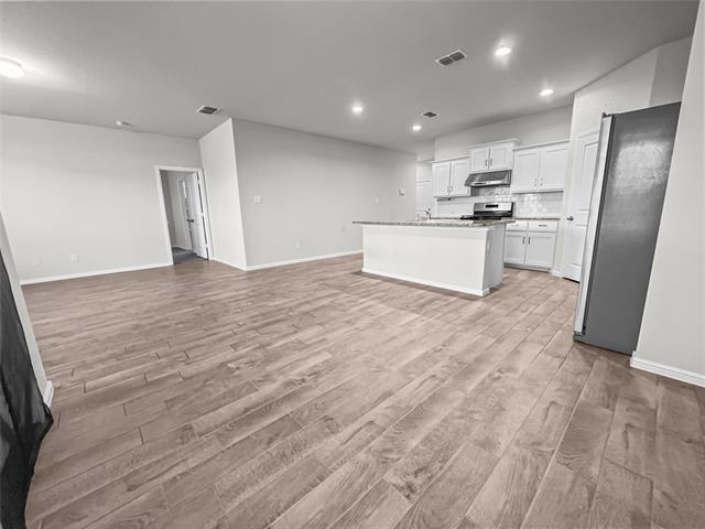Building Photo - 8645 Mirror Lk Dr