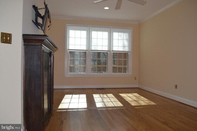 Building Photo - 9443 Van Arsdale Dr