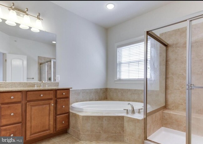 Building Photo - 13214 Cloppers Mill Dr