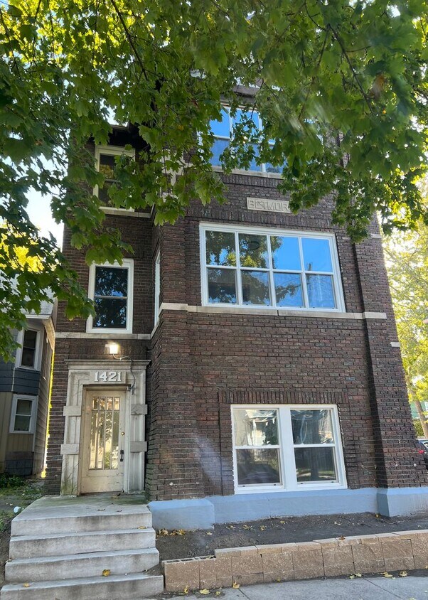 Primary Photo - 1421 MAIN 1-4