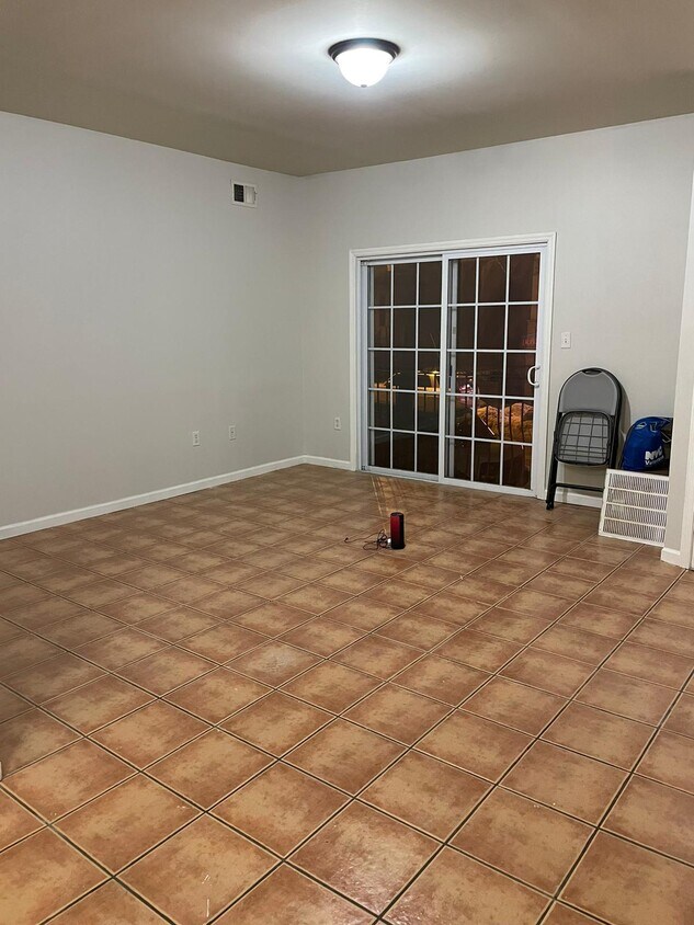 Livingroom - 41 S 5th St