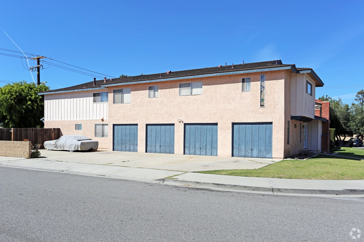 Foto del edificio - 16551 Hillview Cir