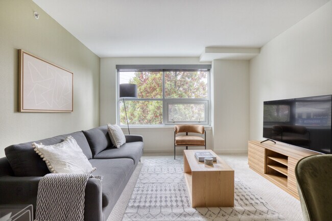 Building Photo - 330 3rd Ave W