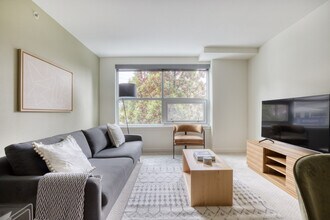 Building Photo - 330 3rd Ave W