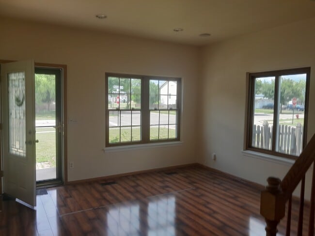 Building Photo - 277 Richmond Dr