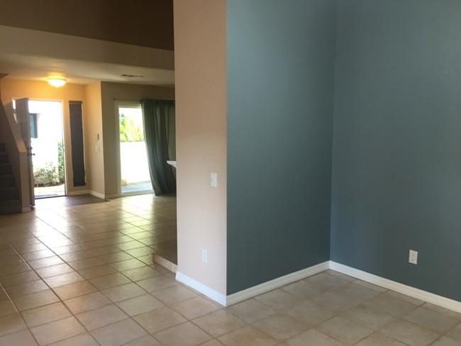 Building Photo - Spacious 2 Bedroom Escondido Condo!