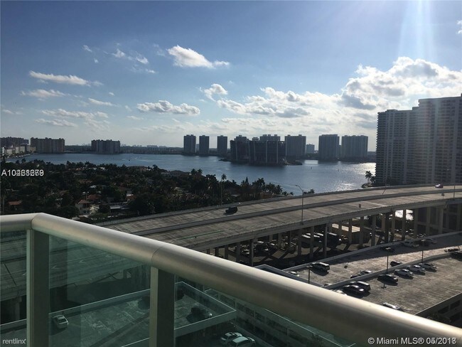 Foto del edificio - 16701 Collins Ave