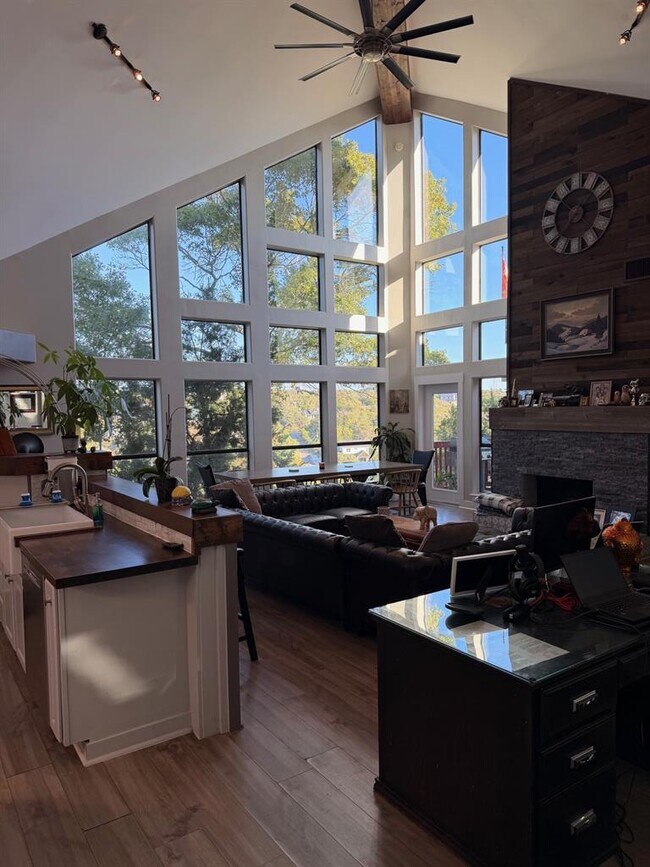 Foto del edificio - 2413 Crazyhorse Pass