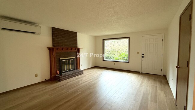 Foto del edificio - Charming 3BD | 1.5BA - **Lake Oswego**