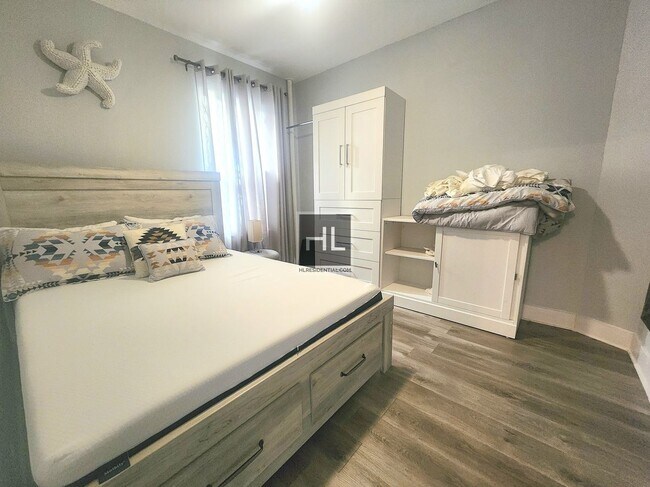 Foto del edificio - Spacious & Updated 1 bed 1 bath I Hamilton...