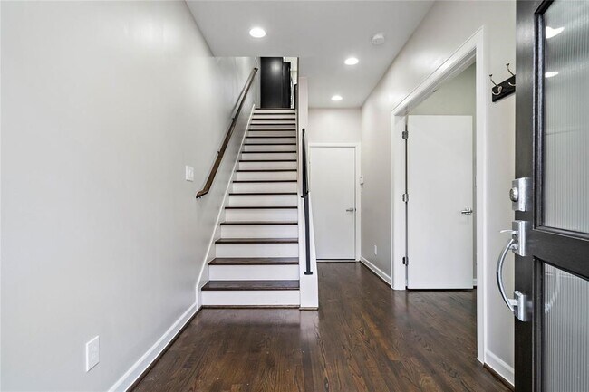 Building Photo - 128 Pierce St