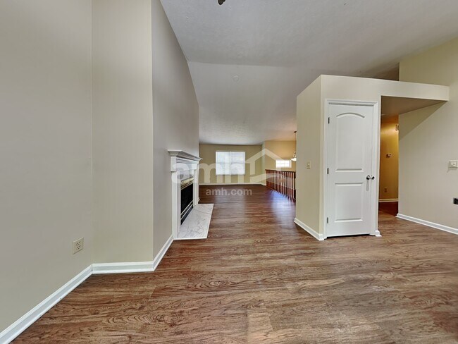 Foto del edificio - 3659 Shorewood Dr