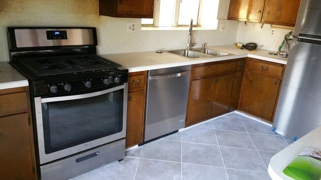 kitchen - 914 Mira Valle St