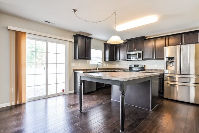 Building Photo - 5006 Watsonia Dr